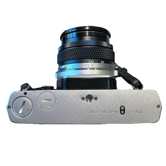 Vintage Olympus OM-1 35mm Photography Camera with Flash Attachment and Cases - Picture 5 of 16